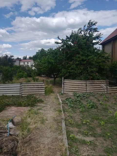 Lot on Molodizhna Street