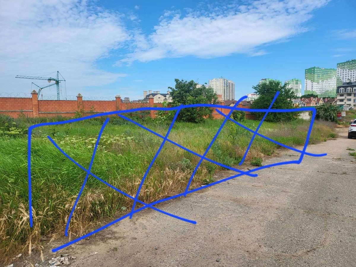 Land plot on Italiyskyi Boulevard, st.