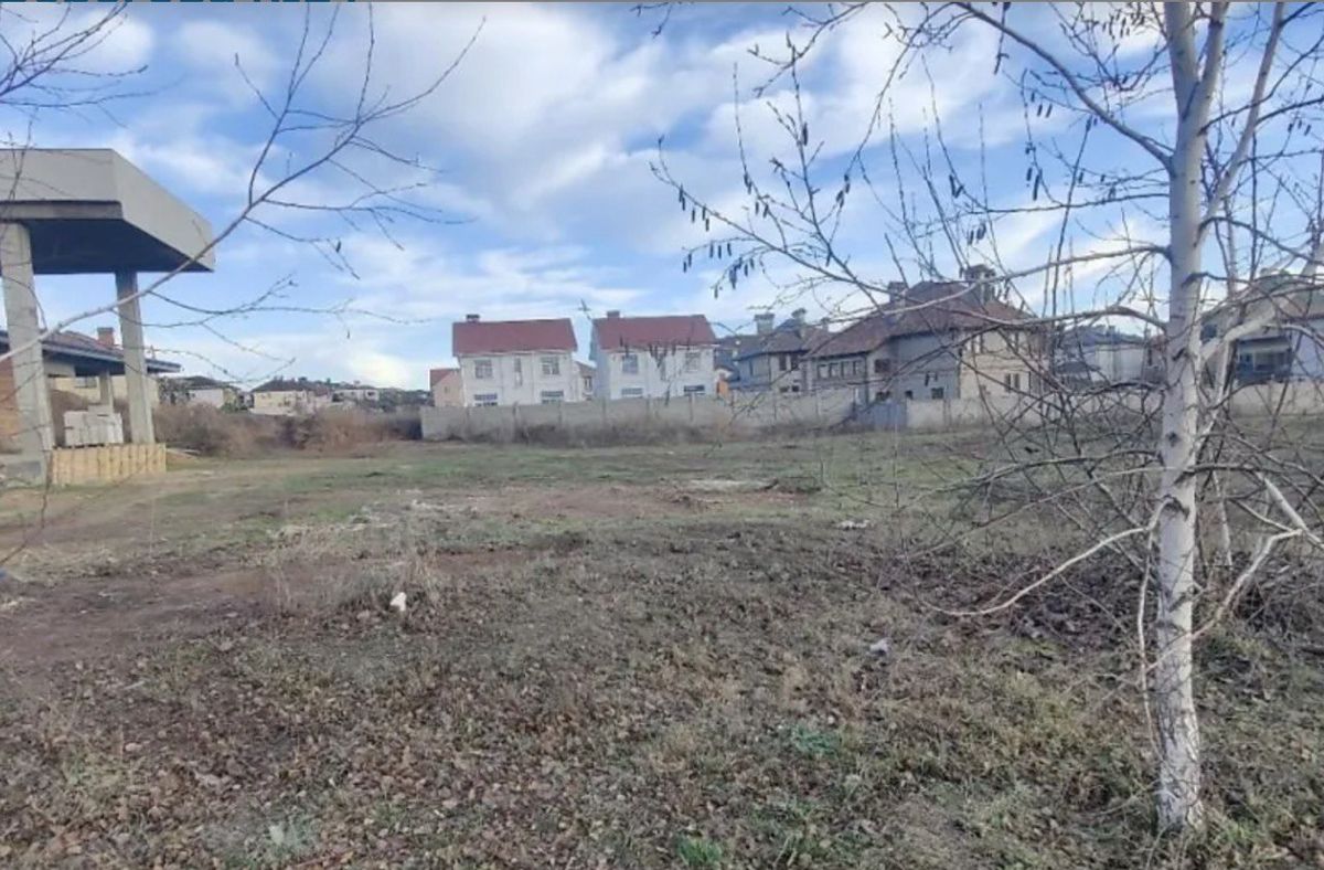 A 1,500-square-meter lot is for sale in the Sovignon Lustdorf cottage community
