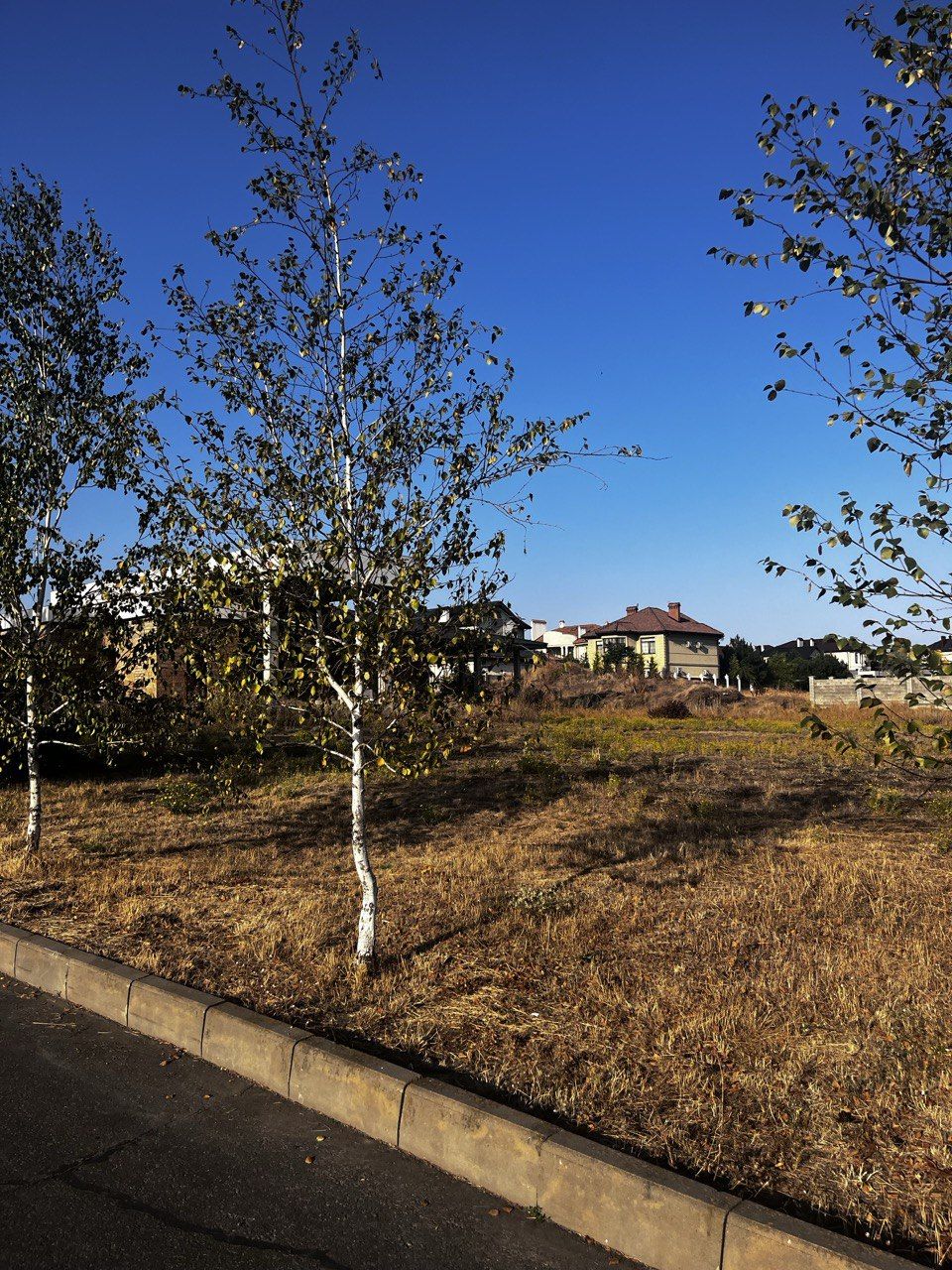 A 1,500-square-meter lot is for sale in the Sovignon Lustdorf cottage community